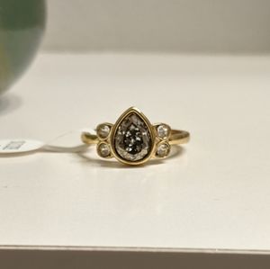 Liquid gold ring